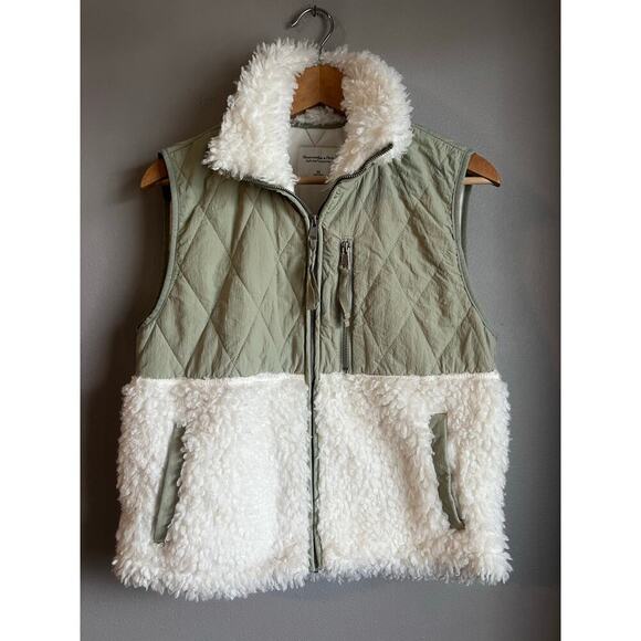 Abercrombie & Fitch Soft A&F Quilted Vest Sherpa Women Size XSmall Fleece Lined - Picture 1 of 6